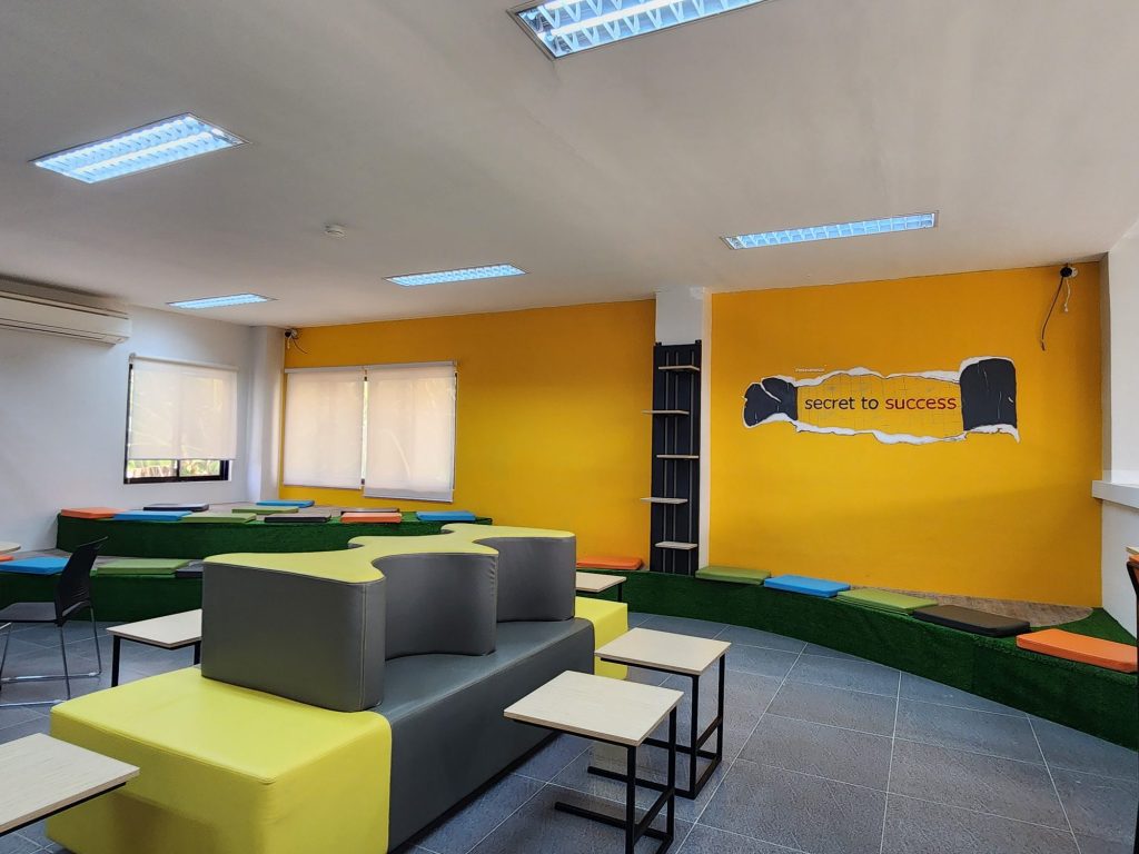 Yellow-walled lounge with green booth seating