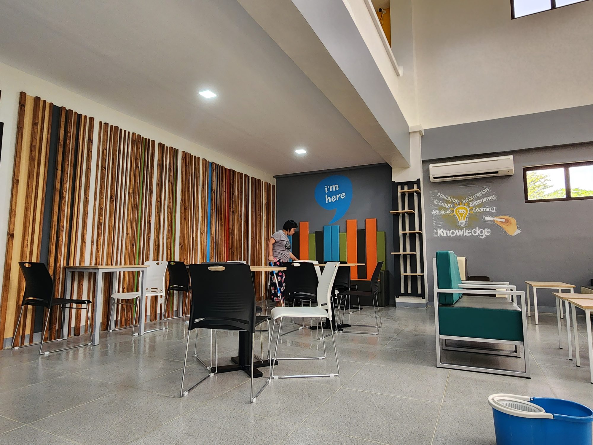 Blue feature wall with a knowledge graphic in the learning space